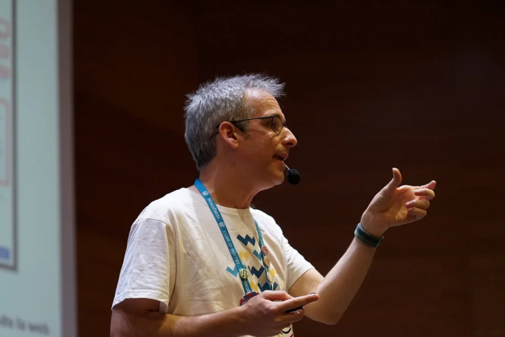 Jesús Yesares dando una charla en WordCamp Sevilla 2022